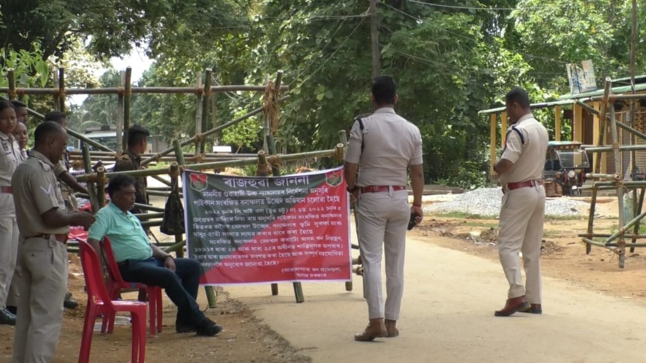 কাইলৈ গোৱালপাৰাৰ কৃষ্ণাইত চলিব উচ্ছেদ, ঠায়ে ঠায়ে বেৰিকেড স্থাপন কৰি সাজু প্ৰশাসন… কাইলৈ গোৱালপাৰাৰ কৃষ্ণাইত চলিব উচ্ছেদ, ঠায়ে ঠায়ে বেৰিকেড স্থাপন কৰি সাজু প্ৰশাসন…