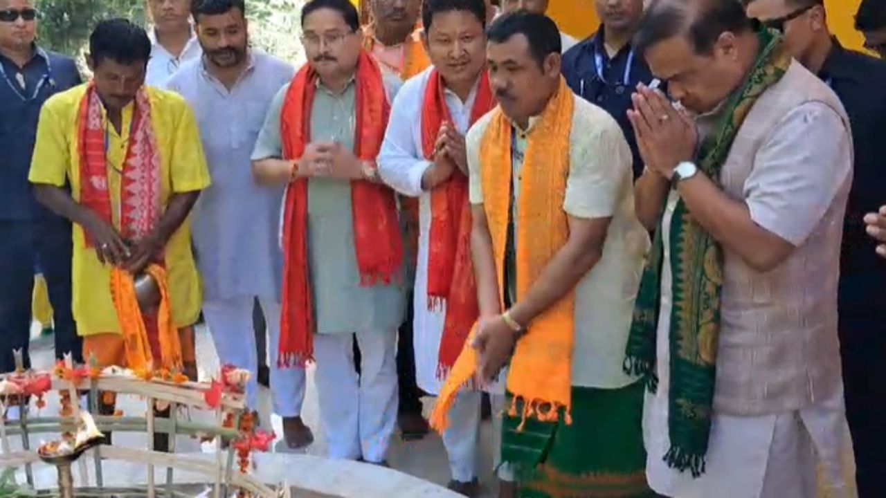 আনহাতে মুখ্যমন্ত্ৰী গৰাকীয়ে কয় যে, "বিজেপিত সকলো পুৰণা, নতুন কোনো নহয়। আজি নতুনকৈ ১৮ বা ২৫ বছৰীয়া যুৱক এজন আহিলে কি বিজেপি দলত নলম নেকি? নল'লে কংগ্ৰেছ দলত সোমাব। তেতিয়া হ'লে বিজেপি নিৰ্বাচনত কেনেকৈ জিকিব? বিজেপিক নিৰ্বাচনত হৰুৱা বুদ্ধি দিব নালাগে জিকা বুদ্ধি দিব।