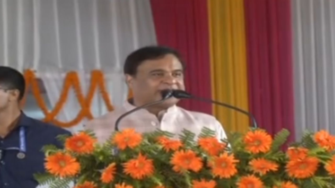“ভোট বেংকৰ ৰাজনীতিত লিপ্ত বিৰোধী, আমি আমাৰ কাম কৰি যাম”, উচ্ছেদৰ সন্দৰ্ভত কি ক’লে মুখ্যমন্ত্ৰীয়ে? “ভোট বেংকৰ ৰাজনীতিত লিপ্ত বিৰোধী, আমি আমাৰ কাম কৰি যাম”, উচ্ছেদৰ সন্দৰ্ভত কি ক’লে মুখ্যমন্ত্ৰীয়ে?