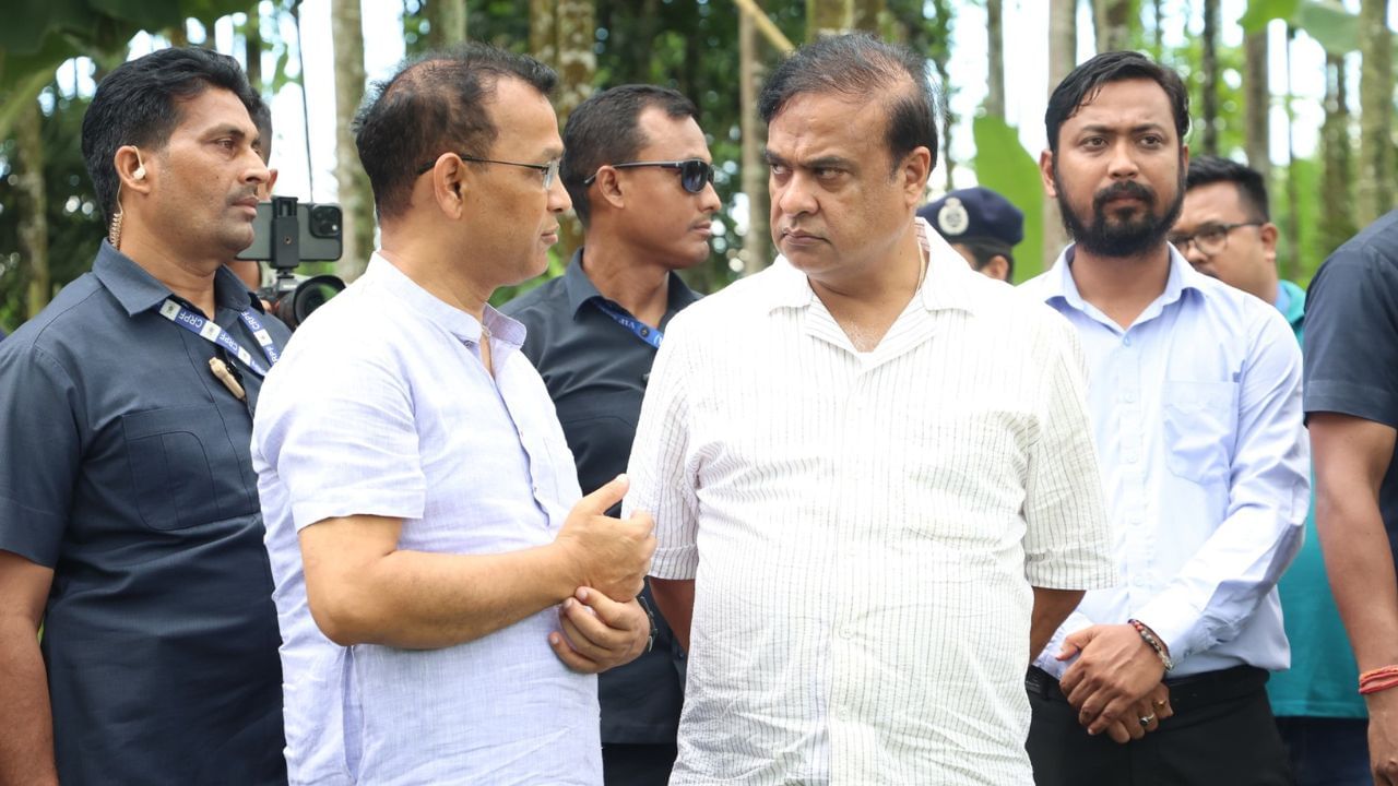 উচ্ছেদক কেন্দ্ৰ কৰি সৃষ্টি হোৱা ব্যাপক প্ৰতিক্ৰিয়াৰ পিছতো মুখ্যমন্ত্ৰী হিমন্ত বিশ্ব শৰ্মাই এই উচ্ছেদ অভিযান অব্যাহত থাকিব বুলি ঘোষণা কৰিছিল। সেই অনুসৰি গোলাঘাটৰ উৰিয়ামঘাটত উচ্ছেদৰ বাবে সাজু হৈছে প্ৰশাসন। অৱশ্যে আজি দিনৰ ভাগত উৰিয়ামঘাটত উপস্থিত হৈ অঞ্চলটোত উচ্ছেদ সন্দৰ্ভত তেওঁ এক গুৰুত্বপূৰ্ণ মন্তব্য কৰিছে।
