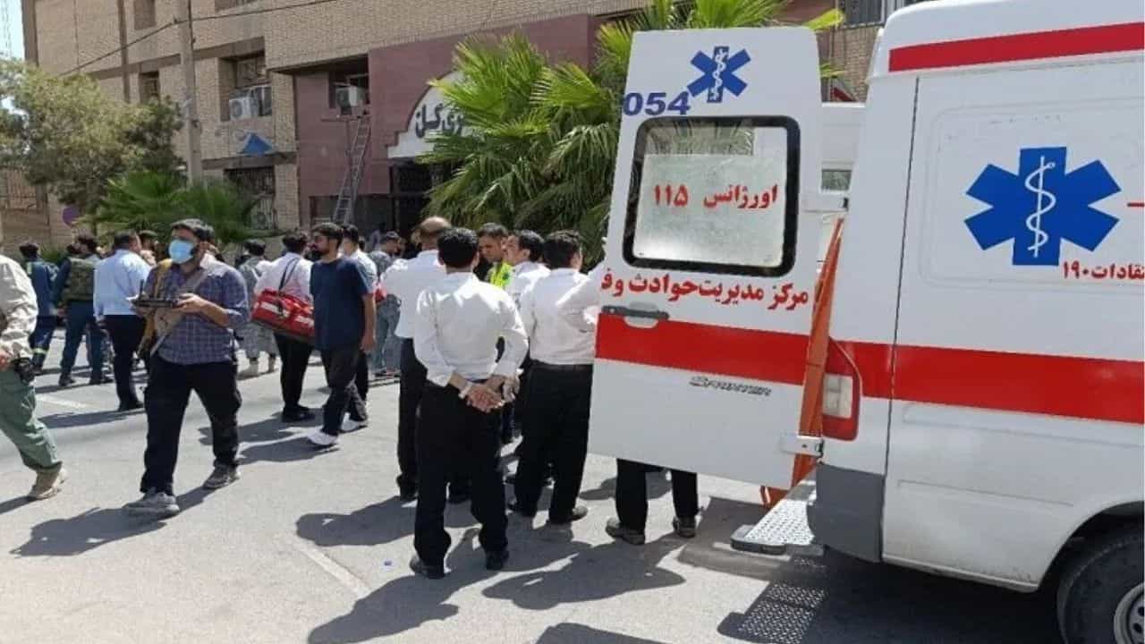 আদালত চৌহদত সন্ত্ৰাসবাদীৰ আক্ৰমণ, ৫ জন নিহত, আহত ১৩ জন আদালত চৌহদত সন্ত্ৰাসবাদীৰ আক্ৰমণ, ৫ জন নিহত, আহত ১৩ জন