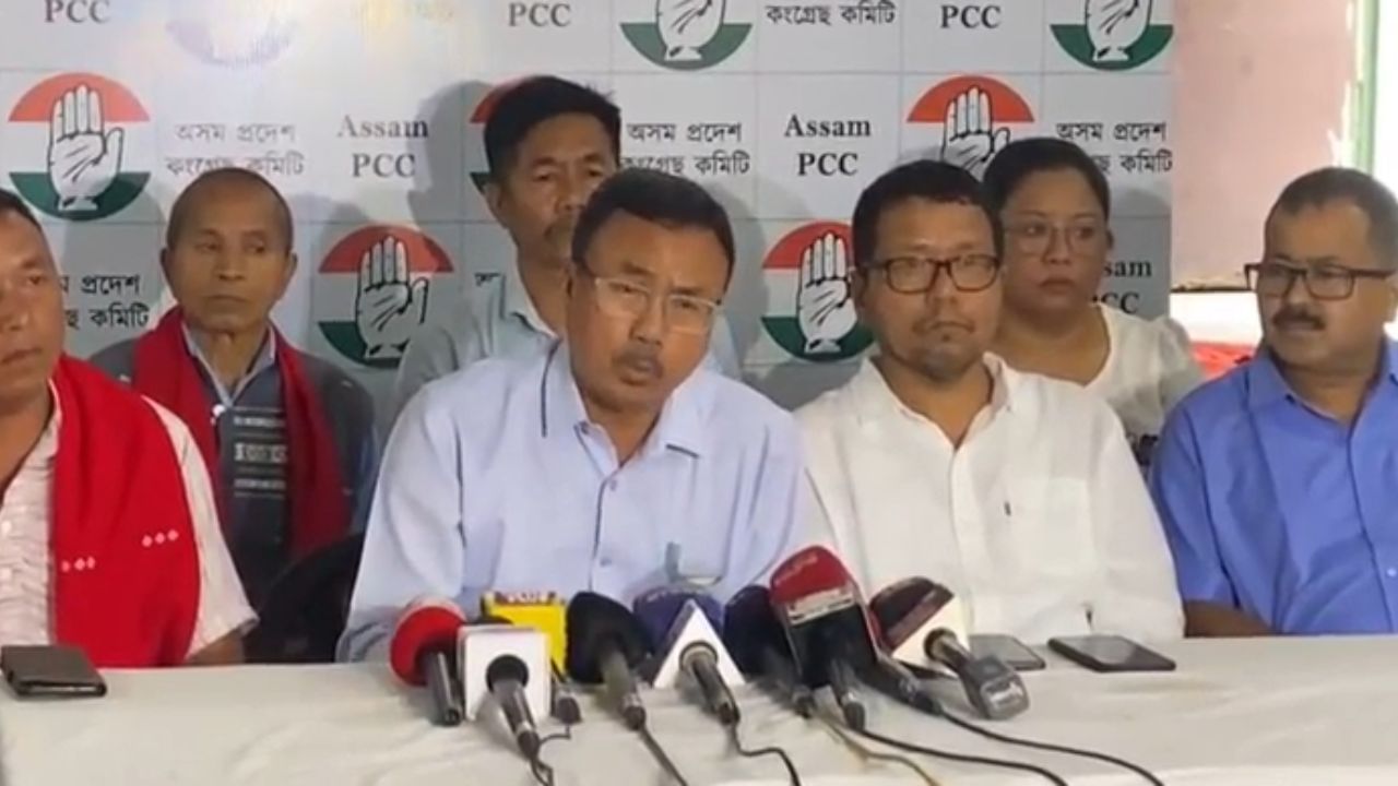 মাটি নিদিয়ে পুঁজিপতিক, দুৰ্নীতিত ডুব গৈছে কাৰ্বি আংলং স্বায়ত্তশাসিত পৰিষদ ! ডাঙৰ অভিযোগ প্ৰাক্তন কাৰ্যবাহী পাৰিষদৰ মাটি নিদিয়ে পুঁজিপতিক, দুৰ্নীতিত ডুব গৈছে কাৰ্বি আংলং স্বায়ত্তশাসিত পৰিষদ ! ডাঙৰ অভিযোগ প্ৰাক্তন কাৰ্যবাহী পাৰিষদৰ