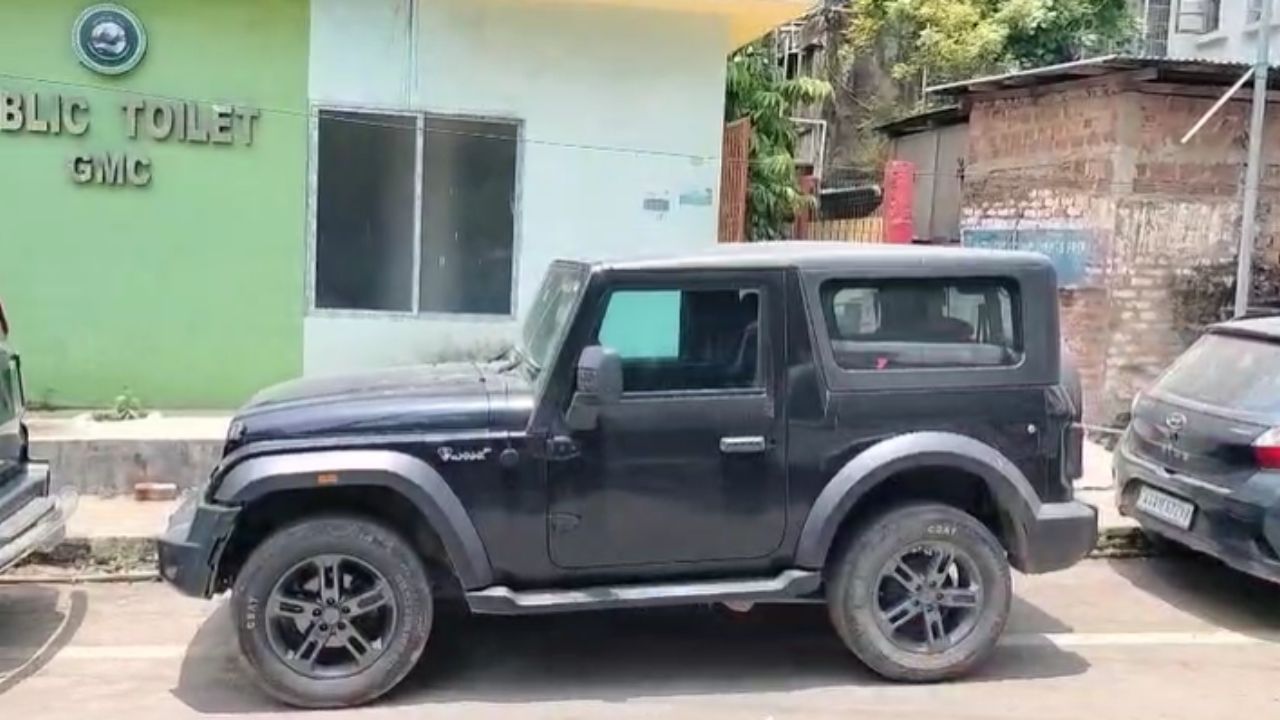 নেপাললৈ সৰবৰাহ কৰা পথত উদ্ধাৰ হয় এই ৬খন বানহ। এতিয়াও চুৰি হোৱা প্ৰায় অৰ্ধ শতাধিক বাহন উদ্ধাৰ কৰিবলৈ অভিযান অব্যাহত ৰাখিছে আৰক্ষীয়ে। সূত্ৰই সদৰী কৰা মতে, নেপাল আৰক্ষীয়ে এই বিষয়টোৰ সন্দৰ্ভত দুয়োখন ৰাজ্যৰ আৰক্ষীক সহযোগ কৰা নাই বুলি জানিব পৰা গৈছে।