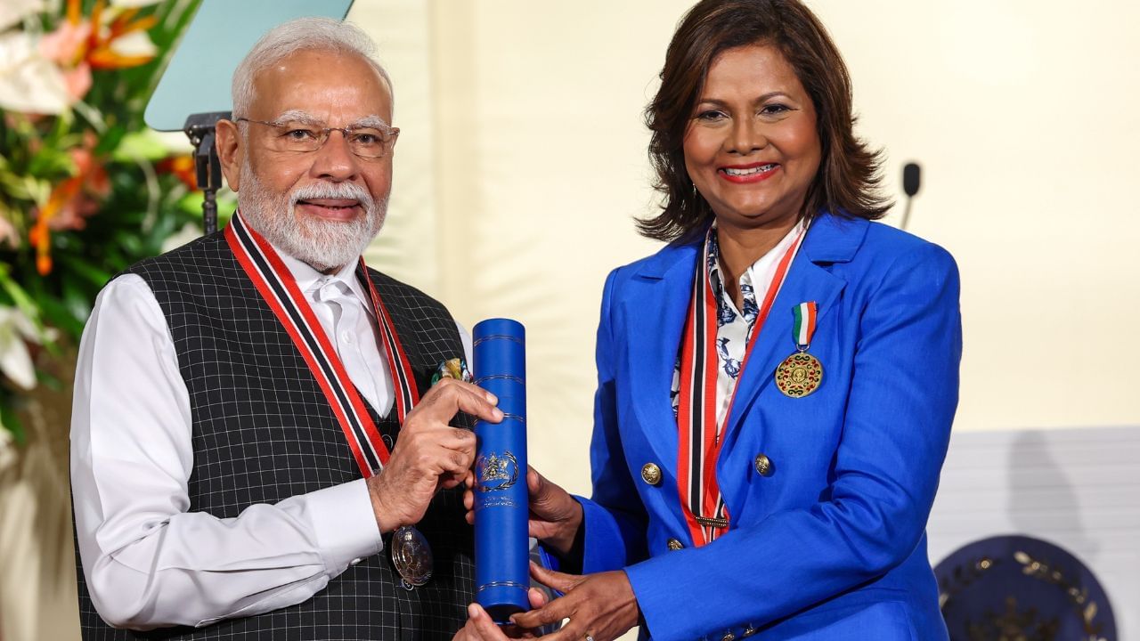 প্ৰধানমন্ত্ৰী মোদীলৈ ট্ৰিনিদাদ এণ্ড ট’বাগোৰ সৰ্বোচ্চ অসামৰিক সন্মানঃ ইতিহাসত প্ৰথমবাৰৰ বাবে ঘটিল এনে… প্ৰধানমন্ত্ৰী মোদীলৈ ট্ৰিনিদাদ এণ্ড ট’বাগোৰ সৰ্বোচ্চ অসামৰিক সন্মানঃ ইতিহাসত প্ৰথমবাৰৰ বাবে ঘটিল এনে…