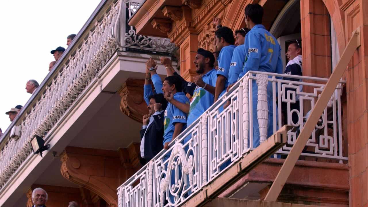 লৰ্ডছৰ বেলকনিৰ ঐতিহাসিক উদযাপনৰ ২৩ বছৰঃ জানেনে গাংগুলীৰ এই বিশেষ উদযাপনৰ আঁৰৰ কাৰণ?