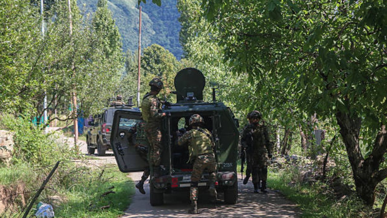Operation Shivshakti: এইবাৰ কাশ্মীৰ উপত্যকাত সেনাৰ অপাৰেচন শিৱশক্তি, সীমান্তত দুই অস্ত্ৰধাৰী সন্ত্ৰাসবাদীক নিধন Operation Shivshakti: এইবাৰ কাশ্মীৰ উপত্যকাত সেনাৰ অপাৰেচন শিৱশক্তি, সীমান্তত দুই অস্ত্ৰধাৰী সন্ত্ৰাসবাদীক নিধন