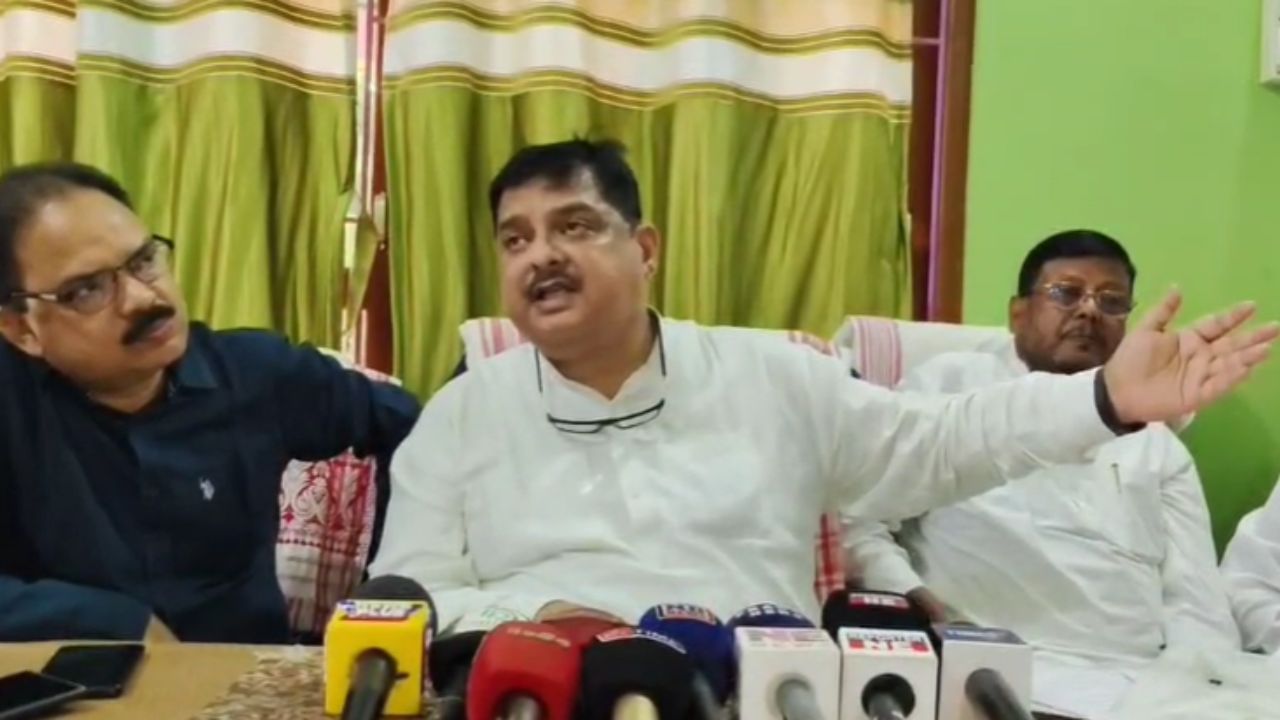উচ্ছেদক লৈ উচ্চ ন্যায়ালয়লৈ পত্ৰ, ধুবুৰীৰ উচ্ছেদিতক সাক্ষাৎ কৰি সংবাদমেল সাংসদ ৰকিবুল হুছেইনৰ