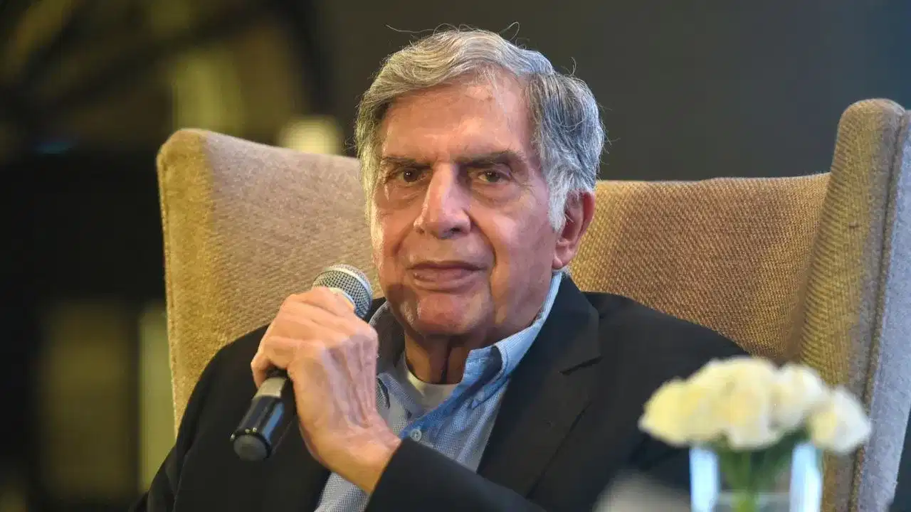 ব্যৱসায়ত নাই মন! মুম্বাইৰ এটা সৰু ঘৰত বাস কৰে ৰতন টাটাৰ নিজৰ ভাতৃ...