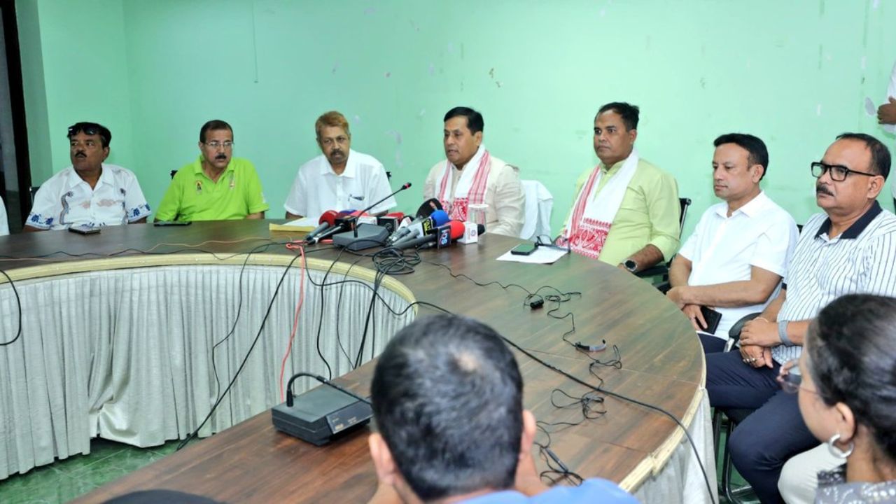 এই তিনিওটা শাখাতে খেলুৱৈ নিৰ্বাচনৰ বাবে তিনি জনীয়া এখন বিশেষ পেনেল গঠন কৰা হ’ব। এই পেনেলত থাকিব মনালিছা বৰুৱা,অভিজিৎ গোস্বামী আৰু অসম চৰকাৰৰ ক্ৰীড়া সচিব। অহা ৩ ছেপ্টেম্বৰত ভোগেশ্বৰ বৰুৱাৰ জন্মদিনৰ দিনা শিৱসাগৰত এই ৰাষ্ট্ৰীয় বঁটাসমূহ প্ৰদান কৰা হ'ব বুলি সৰ্বানন্দ সোণোৱালে লগতে সদৰী কৰিছে।