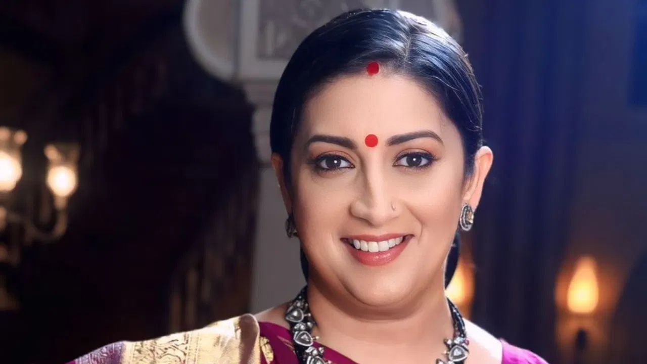 ১৭ বছৰৰ পাছত তুলসী ৰূপত পুনৰ টিভি জগতলৈ স্মৃতি ইৰাণী, ফাৰ্ষ্ট লুক ভাইৰেল… ১৭ বছৰৰ পাছত তুলসী ৰূপত পুনৰ টিভি জগতলৈ স্মৃতি ইৰাণী, ফাৰ্ষ্ট লুক ভাইৰেল…