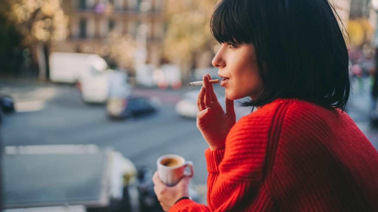 Tea and Cigarette Side Effects : চিগাৰেটৰ লগত চাহ খায় নেকি? কিয় ই এটা বিপদজনক অভ্যাস ? জানক Tea and Cigarette Side Effects : চিগাৰেটৰ লগত চাহ খায় নেকি? কিয় ই এটা বিপদজনক অভ্যাস ? জানক