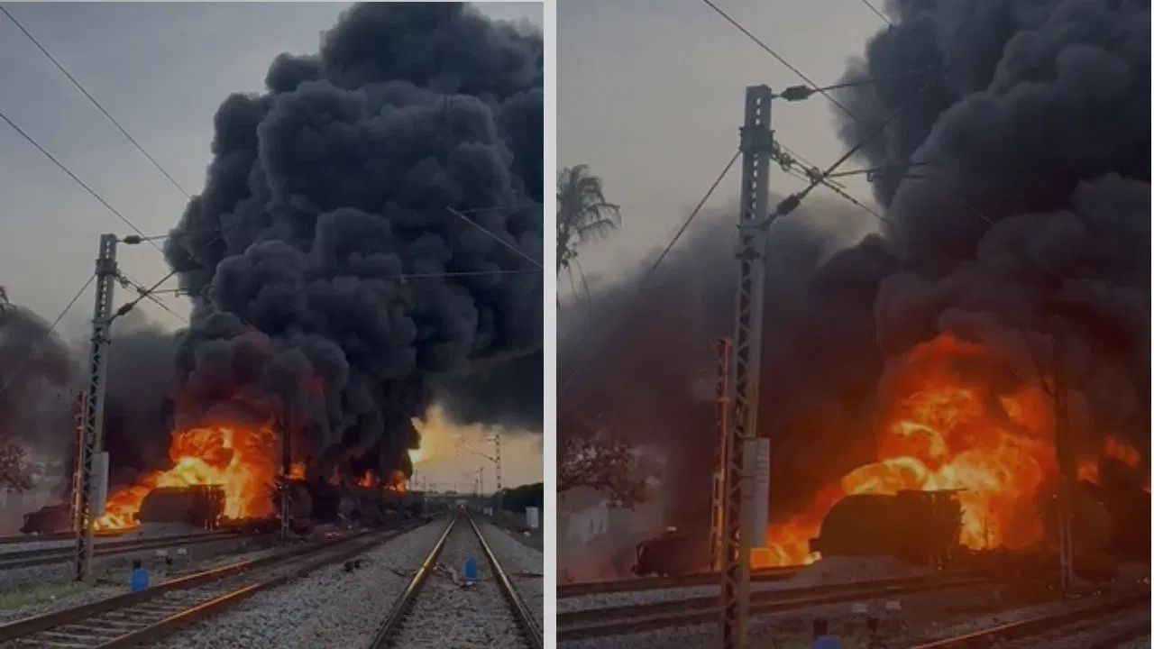 মালবাহী ৰে’লত ভয়ংকৰ অগ্নিকাণ্ড ! শুনা গৈছিল বিস্ফোৰণৰ শব্দ… মালবাহী ৰে’লত ভয়ংকৰ অগ্নিকাণ্ড ! শুনা গৈছিল বিস্ফোৰণৰ শব্দ…