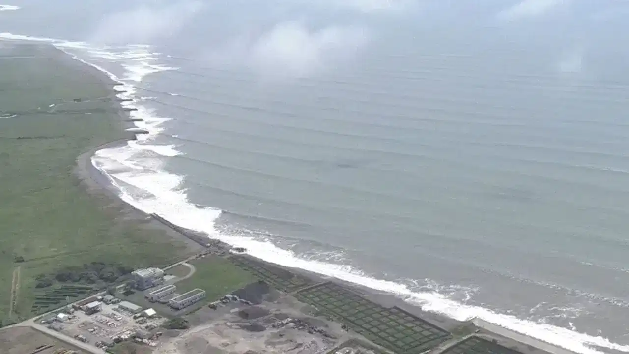 ১৪ ফুট উচ্চতালৈ উঠিছে ঢৌ! প্ৰবল ভূমিকম্পৰ পিছত বিশ্বৰ এইসমূহত দেশত ছুনামী...