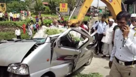 ভয়ংকৰ পথ দুৰ্ঘটনাত প্ৰাণ হেৰুৱালে ৪ ভক্তই... ভয়ংকৰ পথ দুৰ্ঘটনাত প্ৰাণ হেৰুৱালে ৪ ভক্তই...