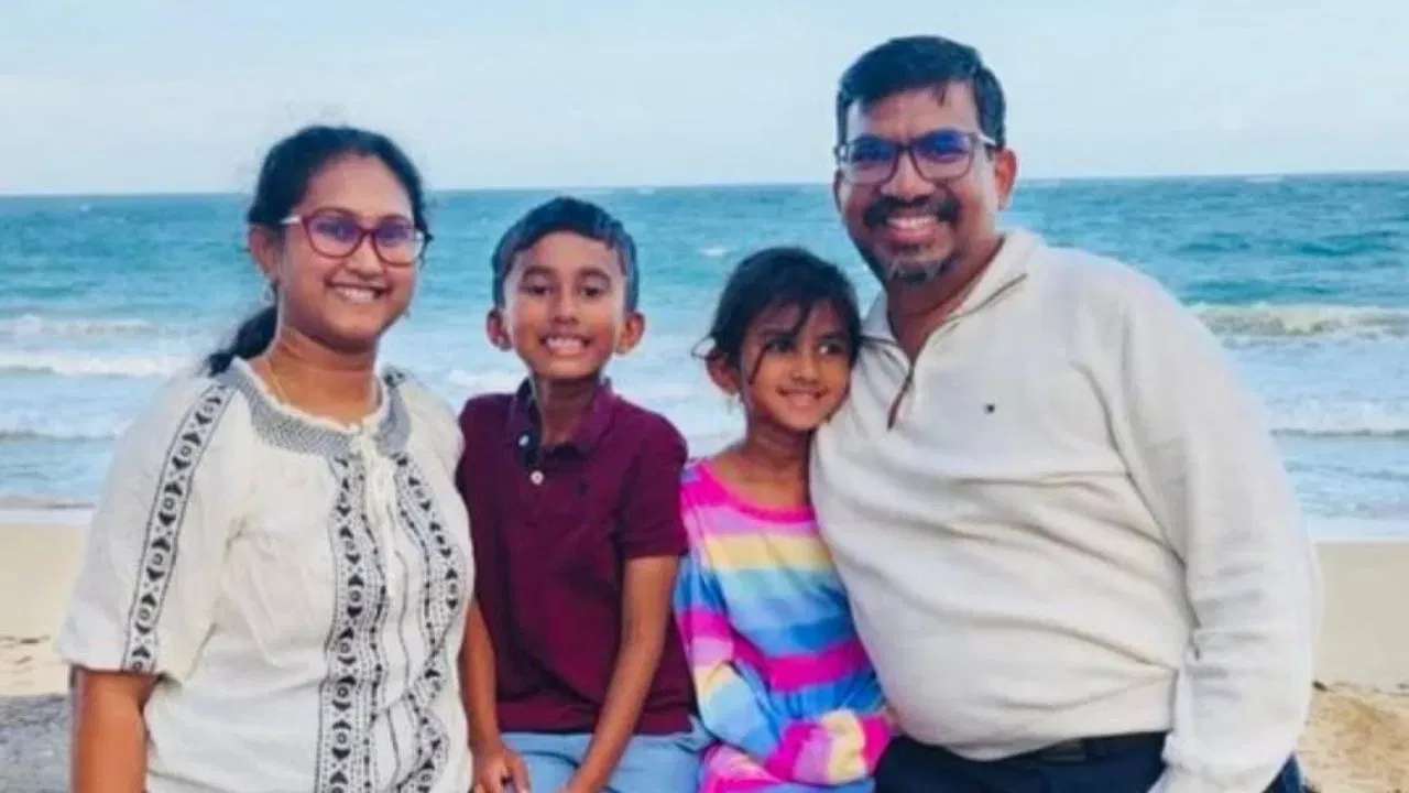 আমেৰিকাত প্ৰাণ গ’ল ৪ ভাৰতীয়ৰ! গাড়ীৰ ভিতৰৰ পৰা উদ্ধাৰ কংকাল… আমেৰিকাত প্ৰাণ গ’ল ৪ ভাৰতীয়ৰ! গাড়ীৰ ভিতৰৰ পৰা উদ্ধাৰ কংকাল…