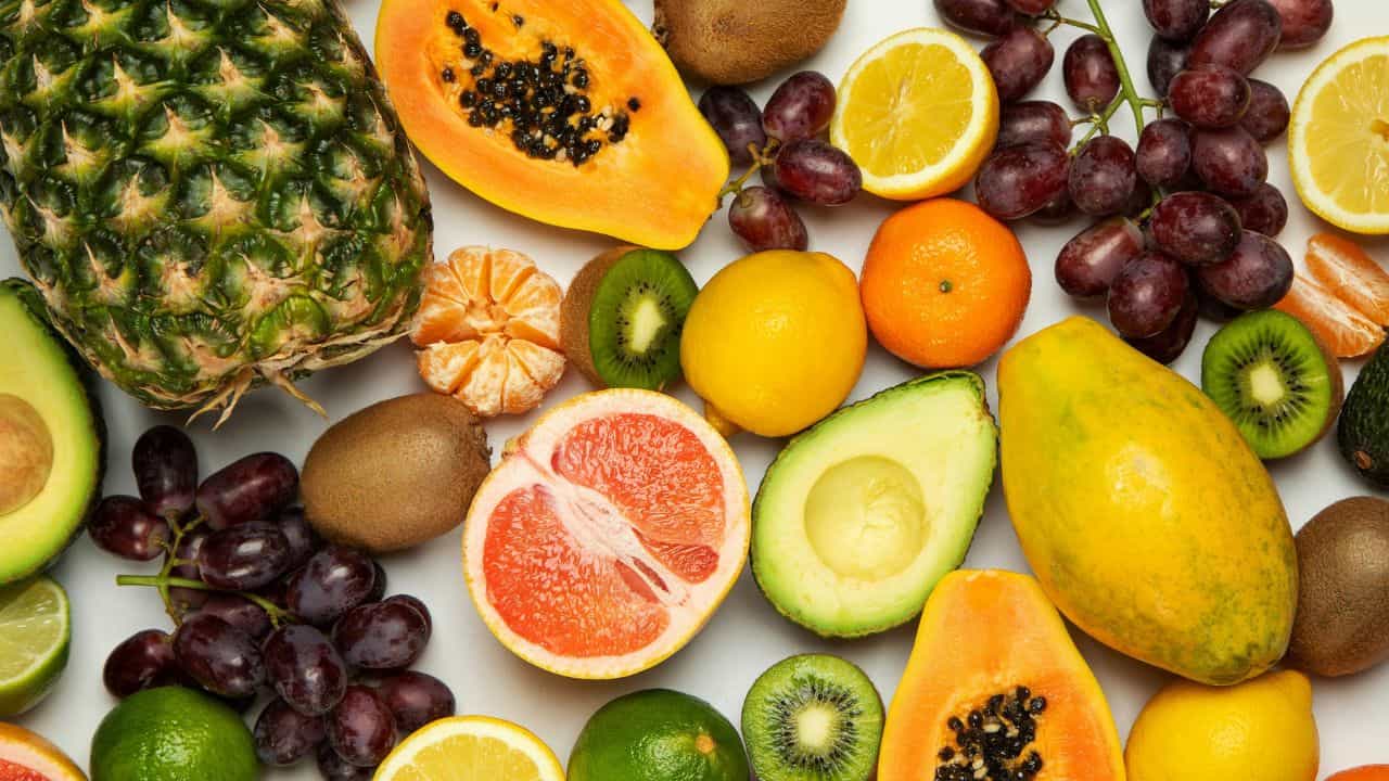 বাৰিষা নিজকে নিৰোগী কৰি ৰাখিব বিচাৰেনে? নিতে খাওক এইসমূহ ফল, ৰোগক বাধা দিব দেহে