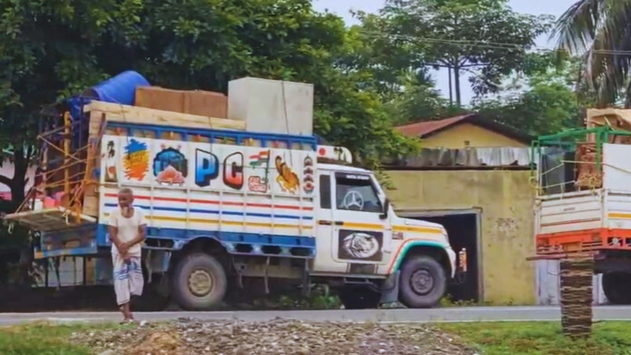 শীঘ্ৰে উৰিয়ামঘাটত চলিব প্ৰশাসনৰ উচ্ছেদৰ অভিযান, টালি-টোপোলা বান্ধি ঘৰ এৰিছে একাংশই