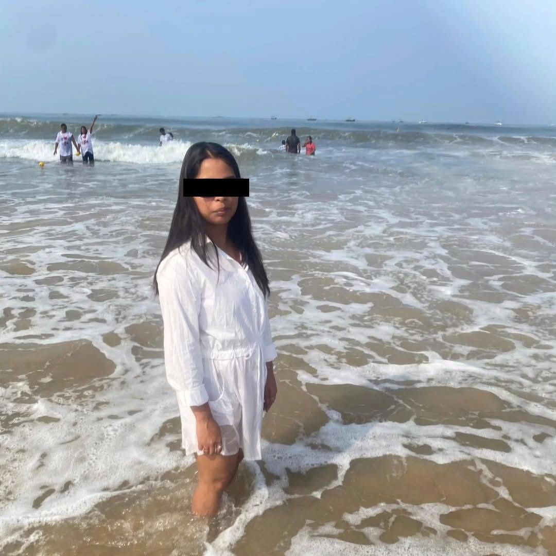 ঘৰৰ ভিতৰতে চিপ লৈ চৰম সিদ্ধান্ত বাচি ল'লে প্ৰেমিক নৱজ্যোতি তালুকদাৰে। ইফালে আত্মহননৰ চেষ্টা চলোৱা প্ৰেমিকা সুস্মিতা দাসক সংকট জনক অৱস্থাত হায়াট হস্পতালত ভৰ্তি কৰোৱা হৈছে।