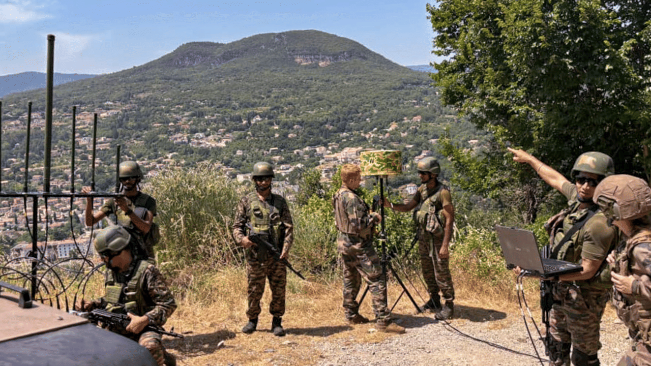 মৰ্মান্তিক! সেনাৰ বাহনৰ ওপৰত বাগৰি পৰিল ডাঙৰ পাথৰ, শ্বহীদ জোৱান, আহত বহুতো...