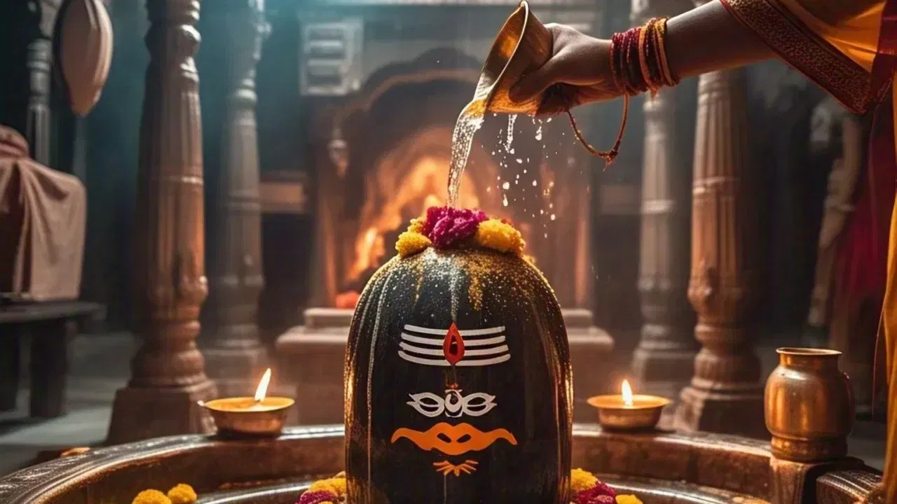 Sawan 2025: শিৱলিংগত আগবঢ়োৱা পানী ব্যৱহাৰৰ আচৰিত উপকাৰিতা, দূৰ হ’ব সমস্যা! Sawan 2025: শিৱলিংগত আগবঢ়োৱা পানী ব্যৱহাৰৰ আচৰিত উপকাৰিতা, দূৰ হ’ব সমস্যা!