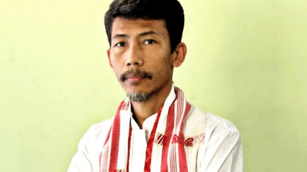 জাতীয় দল অসমৰ সাধাৰণ সম্পাদক প্ৰণৱ জ্যোতি চেতিয়াক আটক। বৃহস্পতিবাৰে পুৱতি নিশা হাতীগাওঁ আৰক্ষীয়ে আটক কৰে প্ৰণৱক। ছাৰ্ভেৰ ঘৰৰ পৰাই আটক কৰা হয় প্ৰণৱ জ্যোতি চেতিয়াক।
