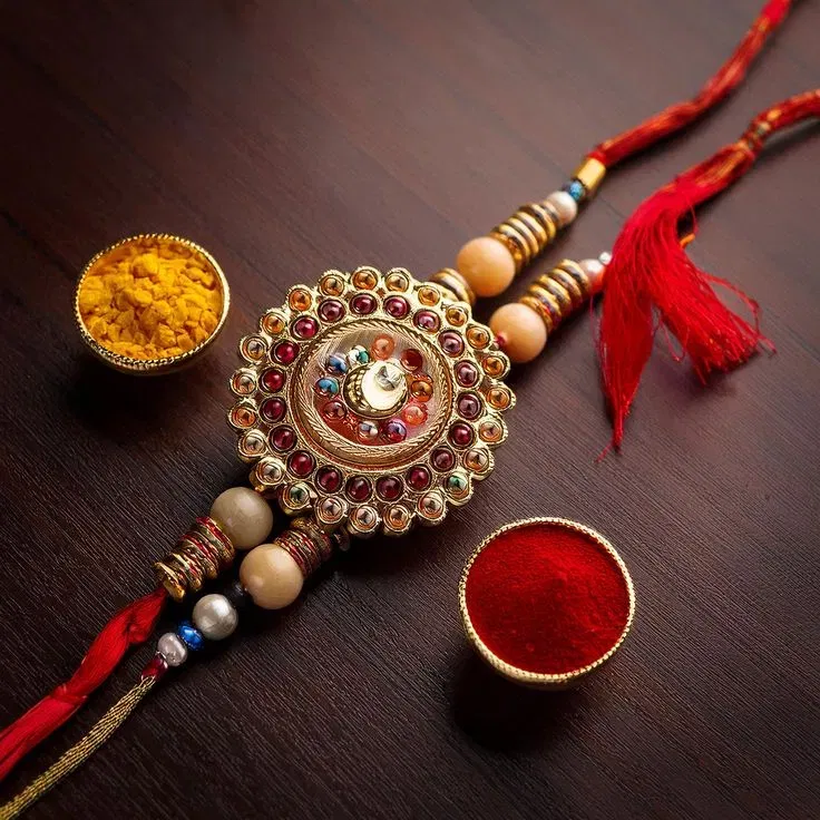 সকলোৱে নিজৰ সামৰ্থ্য অনুসৰি ভাতৃক এটা ৰাখী পিন্ধোৱা উচিত। সুতা, সোণ-ৰূপেৰেই হওক, সঁচা হৃদয়েৰে ভাতৃৰ প্ৰতি থকা মৰমে সকলো শুভ কৰি তোলে।