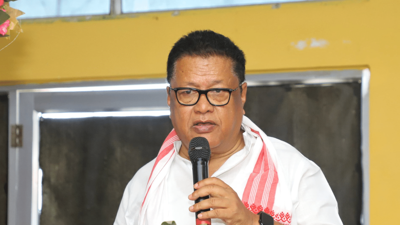 ৰাজ্যৰ একাংশ শিক্ষকৰ বাবে ভাল খবৰ! অসমৰ ১৯ খন জিলাৰ বাবে ৯৪৪ টা স্নাতক শিক্ষকৰ পদ সৃষ্টি হৈছে। গতিকে একাংশৰ বাবে ই আশাৰ ৰেঙণি কঢ়িয়াই আনিব।