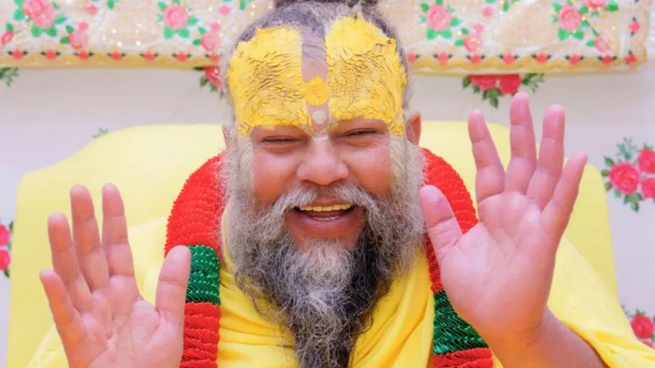 যদিহে পূজাৰ মূল উদ্দেশ্য কেৱল ধন-সম্পত্তি, খ্যাতি বা বস্তুগত ভোগ লাভ কৰা হয় আৰু এইবোৰ বস্তু লাভ নকৰে, তেতিয়া ব্যক্তিজন অসুখী হৈ পৰে। প্ৰেমানন্দ মহাৰাজে জোৰ দি কৈছে যে আমি পূৰ্বৰ সকলো জন্মতে যিয়েই কৰ্ম কৰিছো, সেই জন্মতো আমি সেই কৰ্মৰ পৰিণতি ভোগ কৰিবলগীয়া হয়। কিন্তু আমি অনুভৱ কৰোঁ যে আমি সদায় ভগৱানৰ নাম জপ কৰো।