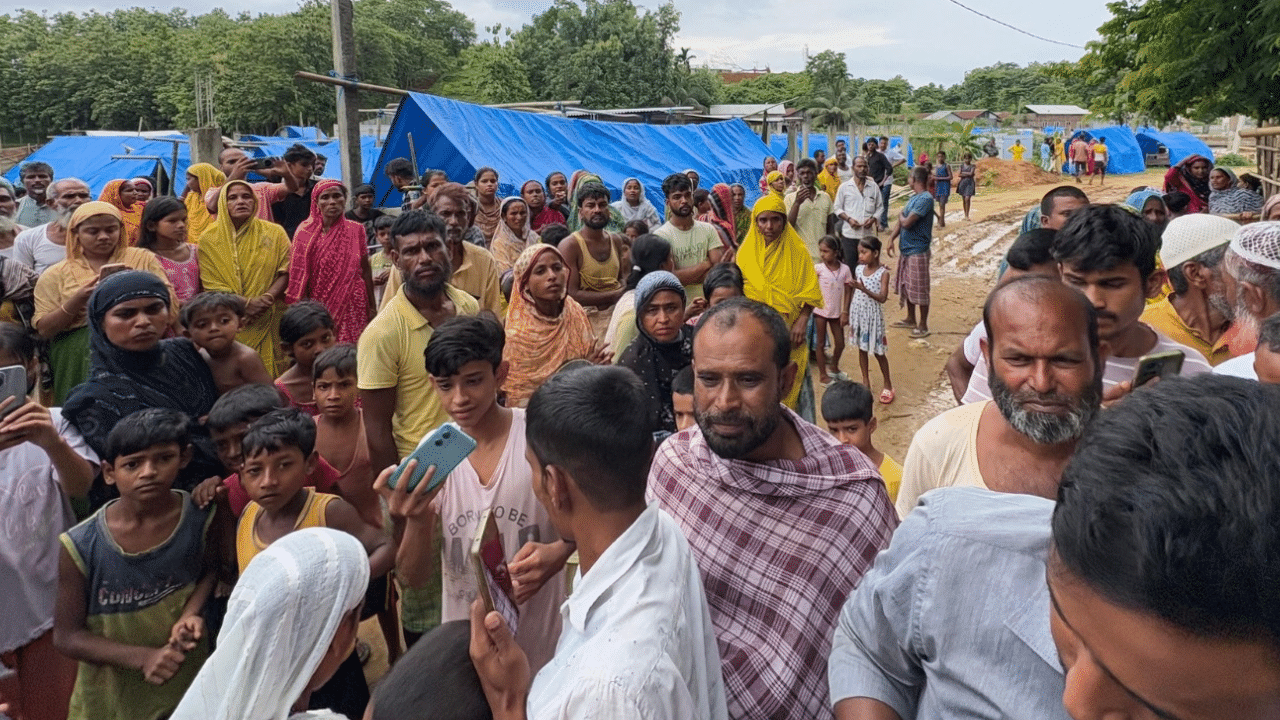 গোৱালপাৰাত দুৰ্বৃত্তই মন্দিৰ ভঙাৰ পৰা ৰাজস্থানৰ শোকাৱহ ঘটনালৈ, দিনটোৰ গুৰুত্বপূৰ্ণ খবৰ… গোৱালপাৰাত দুৰ্বৃত্তই মন্দিৰ ভঙাৰ পৰা ৰাজস্থানৰ শোকাৱহ ঘটনালৈ, দিনটোৰ গুৰুত্বপূৰ্ণ খবৰ…