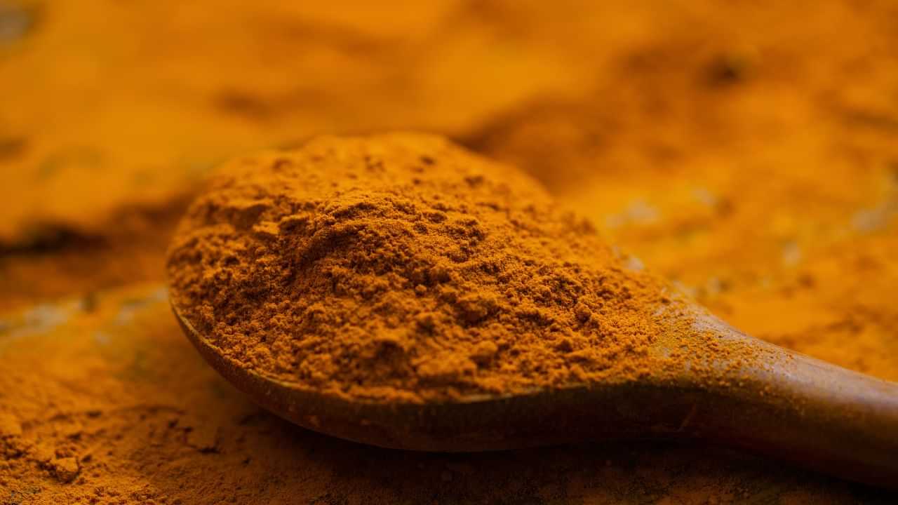অত্যধিক হালধি সেৱনে কৰিব পাৰে যকৃতৰ ক্ষতি! জানক কেনেকৈ....