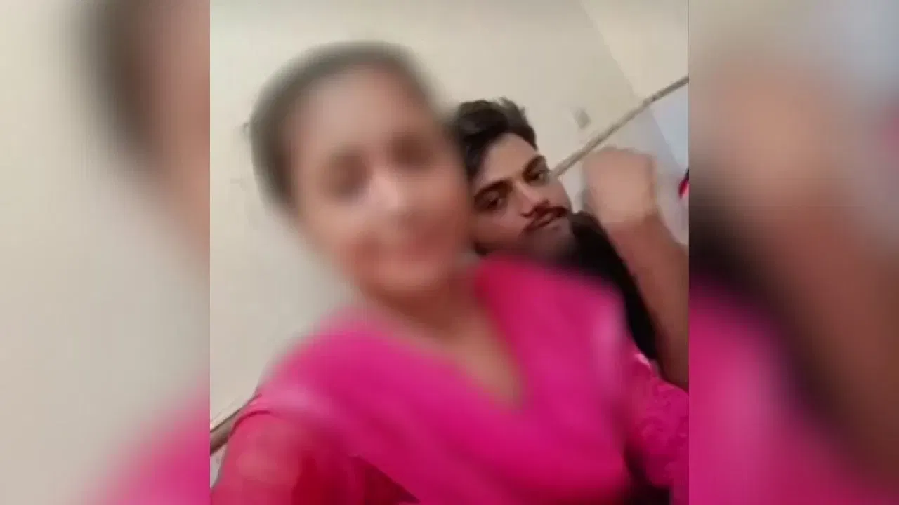 মই নিজৰ ইচ্ছামতে ইছলাম ধৰ্ম গ্ৰহণ কৰিছো…নিৰুদ্দেশ হৈ থকা হিন্দু যুৱতীৰ ভিডিঅ’ ভাইৰেল… মই নিজৰ ইচ্ছামতে ইছলাম ধৰ্ম গ্ৰহণ কৰিছো…নিৰুদ্দেশ হৈ থকা হিন্দু যুৱতীৰ ভিডিঅ’ ভাইৰেল…