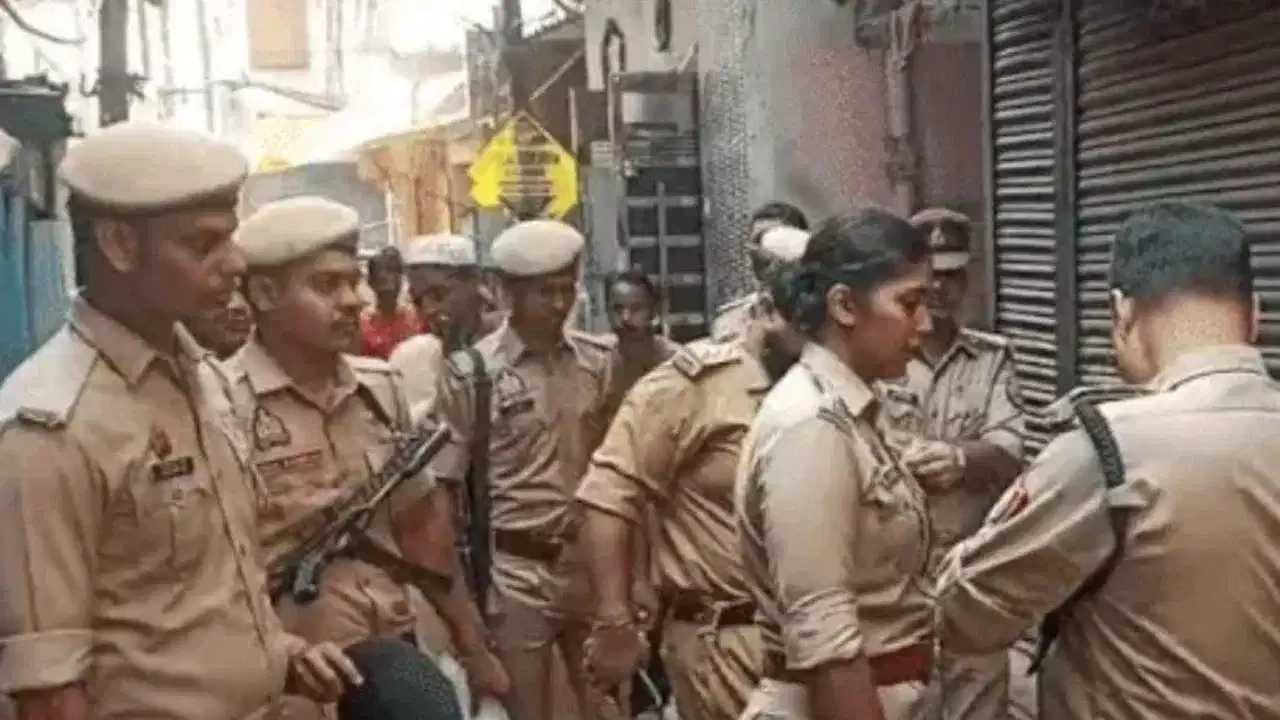 প্ৰথমে খাবলৈ দিলে সুৰা, পাছত পৃথক কৰিলে মূৰ...পুনৰ পত্নী আৰু অবৈধ প্ৰেমিকৰ কু-কাণ্ড পোহৰলৈ...