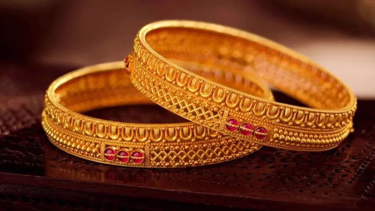 Gold Price : ট্ৰাম্পে আৰম্ভ কৰিলে বাণিজ্যিক যুদ্ধ, আকাশলংঘী সোণৰ মূল্য Gold Price : ট্ৰাম্পে আৰম্ভ কৰিলে বাণিজ্যিক যুদ্ধ, আকাশলংঘী সোণৰ মূল্য