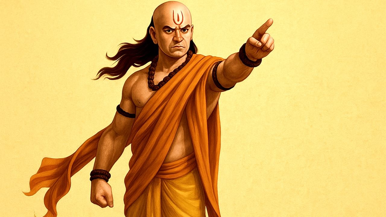 চাণক্যৰ মতে কুকুৰৰ পৰা মানুহে শিকিবলগীয়া চাৰিটা বিশেষ গুণ, যিয়ে দেখুৱাব সফলতাৰ বাট