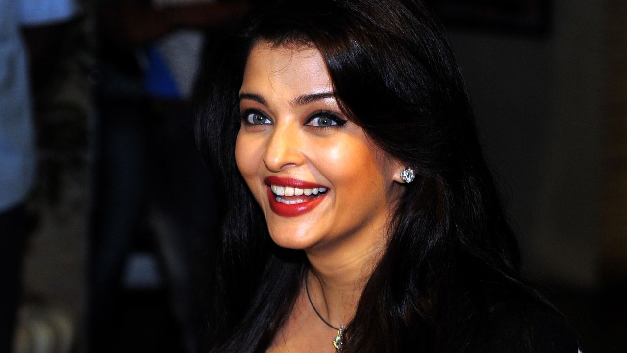 ঐশ্বৰ্যৰ নাম শুনিলেই ভয় খাই এইগৰাকী তাৰকা অভিনেতাই, কাৰণ কি? ঐশ্বৰ্যৰ নাম শুনিলেই ভয় খাই এইগৰাকী তাৰকা অভিনেতাই, কাৰণ কি?