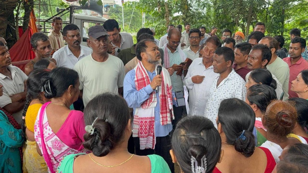 ‘অসমৰ ৰাইজক আঠু কাঢ়ি ক্ষমা খোজক অমিত শ্বাহে’, কিহৰ ক্ষোভ উজাৰিলে বিধায়ক অখিল গগৈয়ে? ‘অসমৰ ৰাইজক আঠু কাঢ়ি ক্ষমা খোজক অমিত শ্বাহে’, কিহৰ ক্ষোভ উজাৰিলে বিধায়ক অখিল গগৈয়ে?