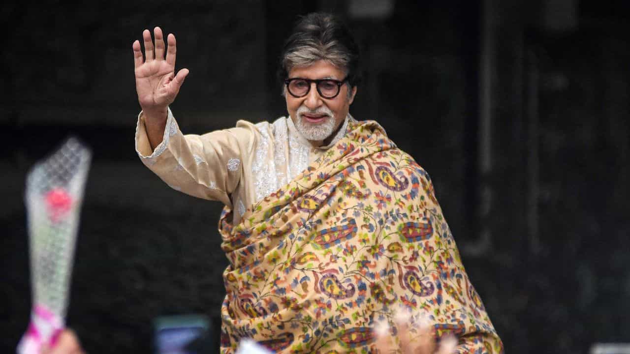 শ্বুটিংস্থলীৰ পৰা পোনে পোনে চিকিৎসালয়লৈ অমিতাভ, ‘ক্লিনিকেলি’ মৃত ঘোষণা! আৰু তাৰ পিছতেই...
