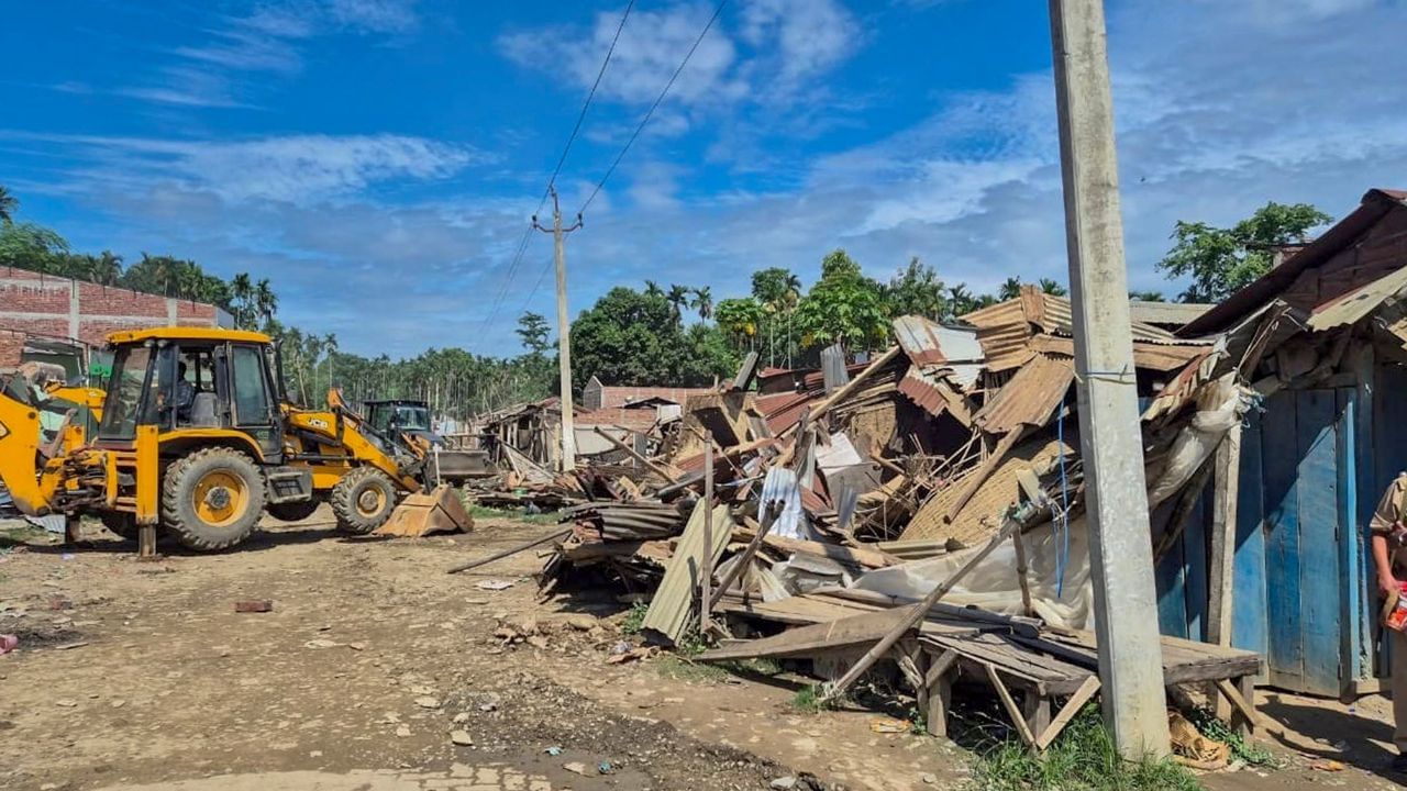 Assam Eviction Drive: পাঁচ দিনত প্ৰায় ১১০০ হেক্টৰ ভূমি বেদখলমুক্ত উৰিয়ামঘাটত Assam Eviction Drive: পাঁচ দিনত প্ৰায় ১১০০ হেক্টৰ ভূমি বেদখলমুক্ত উৰিয়ামঘাটত