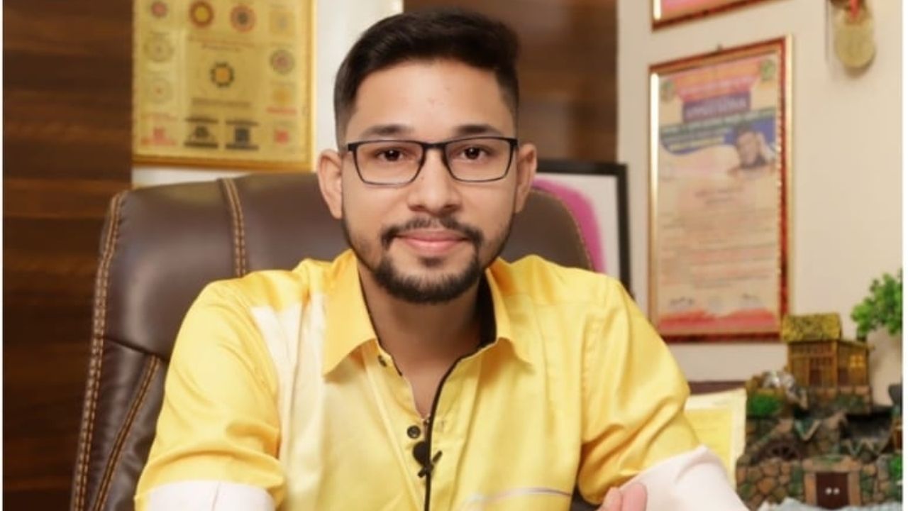 ভুৱা চাৰ্টিফিকেট প্ৰদানৰ অভিযোগত গ্ৰেপ্তাৰ হৈছিল পৰশমণি। ৩৮০/২৫ নম্বৰত গোচৰ ৰুজু হৈছিল শৰ্মাৰ বিৰুদ্ধে। কিন্তু CJM আদালতে জামিন মঞ্জুৰ কৰে জোতিষীজনৰ।