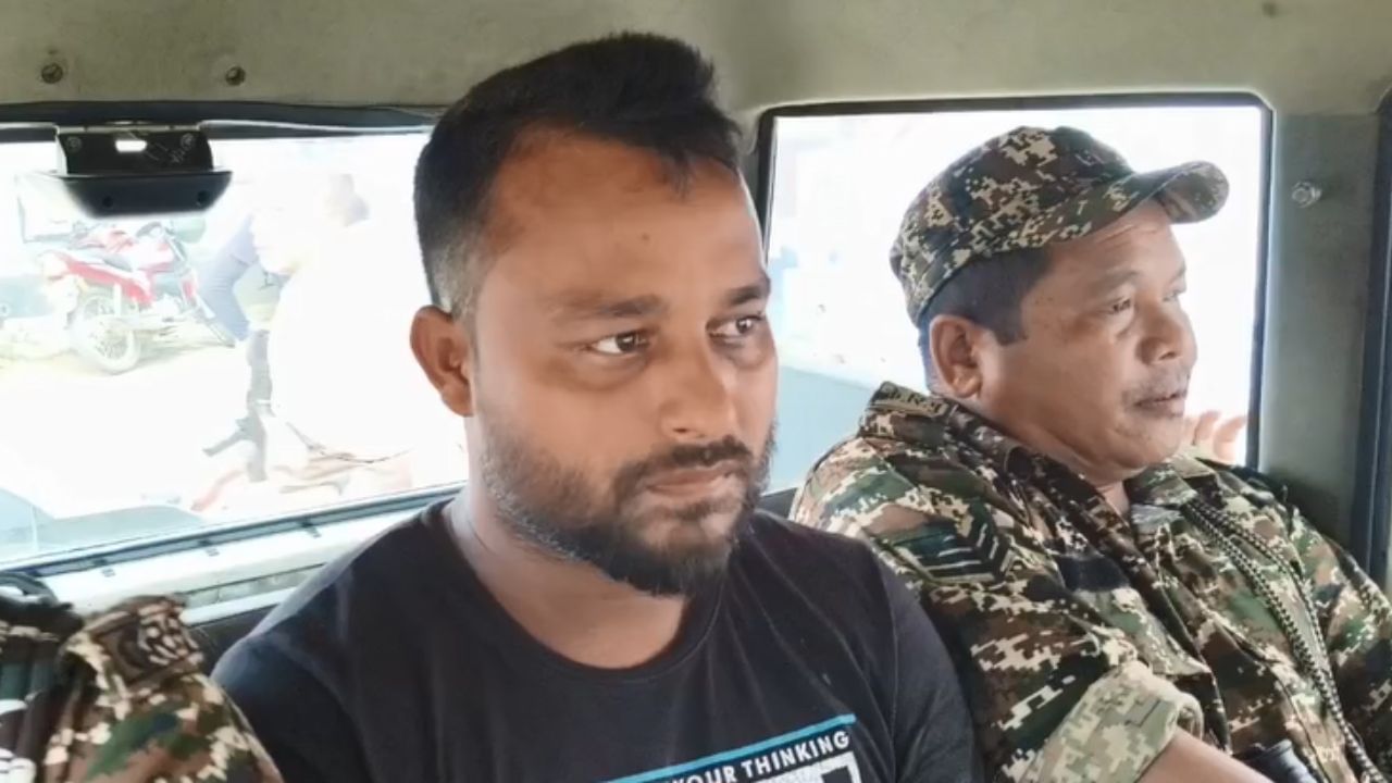 এই একাউণ্ট যোগে আতিকুৰে শেহতীয়াকৈ কাশ্মীৰত জেহাদ কৰাৰ আহ্বান জনোৱা এটা ভিডিঅ’ আপলোড কৰিছিল। ইয়াৰ পিছতে হাইলাকান্দি আৰক্ষীয়ে তেওঁক গ্ৰেপ্তাৰ কৰে। সম্প্ৰতি হাইলাকান্দি আৰক্ষীয়ে আতিকুৰক গ্ৰেপ্তাৰ কৰি সোধপোছ অব্যাহত ৰাখিছে।