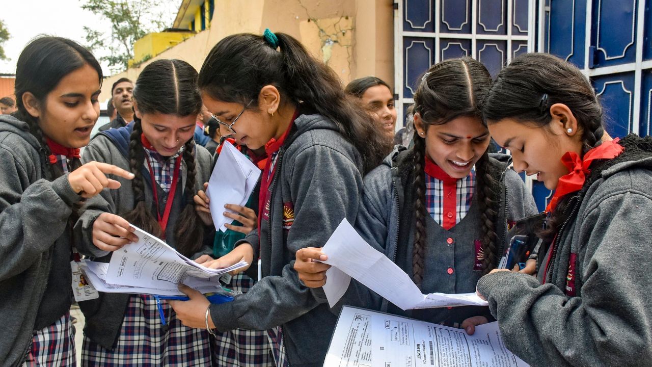Open Book Exam: পৰীক্ষাৰ নিয়ম সলনি, এতিয়া পৃষ্ঠাই পৃষ্ঠাই মুখস্থ নকৰিলেও হ’ব শিক্ষাৰ্থীয়ে!