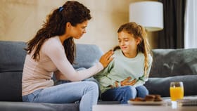 শিশুৰ পেটত পেলু হ'লে দেখা দিয়ে এইসমূহ লক্ষণ