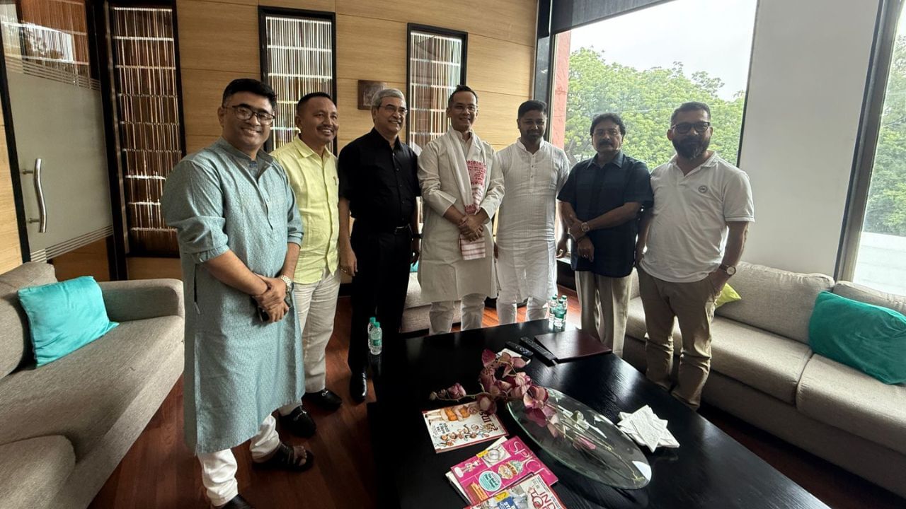 দিল্লীত সাংসদ গৌৰৱ গগৈক সাক্ষাৎ অজাপৰ প্ৰতিনিধি দলৰ, নেতৃত্বত লুৰীণজ্যোতি… দিল্লীত সাংসদ গৌৰৱ গগৈক সাক্ষাৎ অজাপৰ প্ৰতিনিধি দলৰ, নেতৃত্বত লুৰীণজ্যোতি…