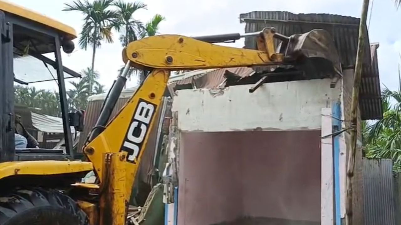 তাপ বিদ্যুৎ প্ৰকল্পৰ বাবে ৰাক্ষসিনী সংৰক্ষিত বনাঞ্চলত প্ৰশাসনৰ উচ্ছেদ…! তাপ বিদ্যুৎ প্ৰকল্পৰ বাবে ৰাক্ষসিনী সংৰক্ষিত বনাঞ্চলত প্ৰশাসনৰ উচ্ছেদ…!