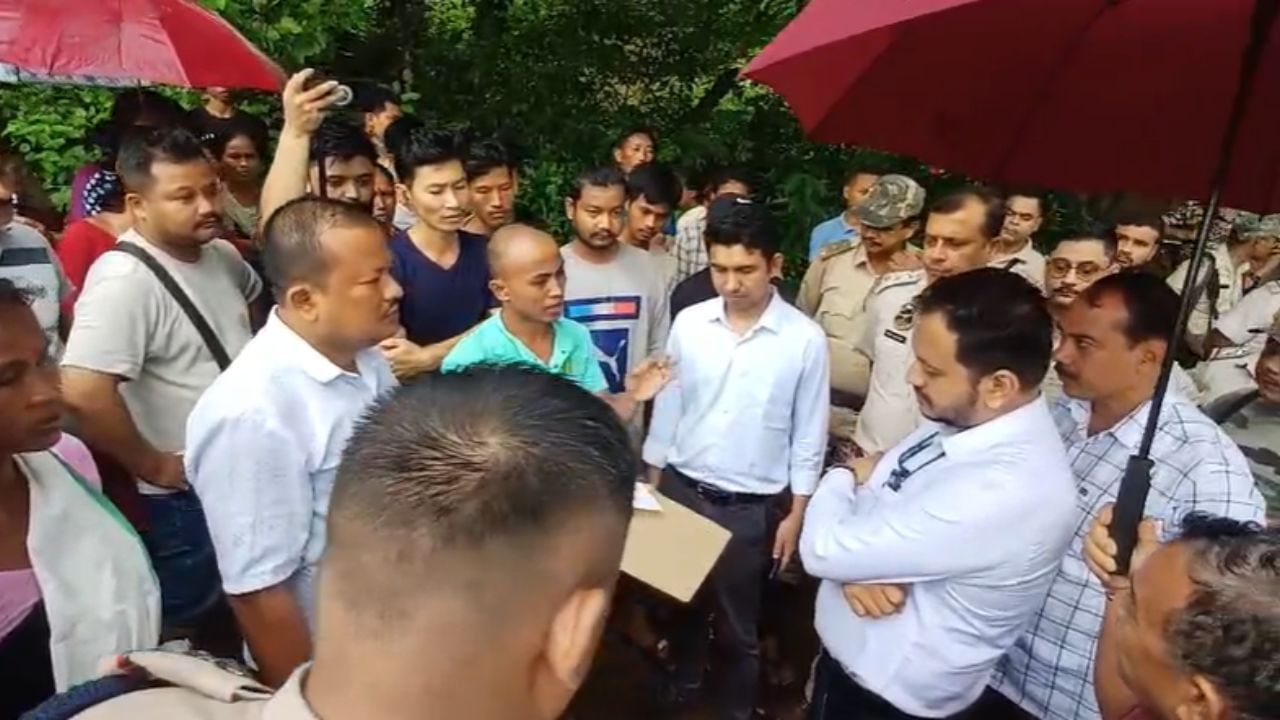 ১৯৮৫ চনতে এই ভূমিৰ ম্যাদী পট্টা লাভ কৰা বুলি অৰূপ কুমাৰ দাসে দাবী কৰে। তেওঁ লগতে উচ্ছেদস্থলীত থকা গছ-গছনিসমূহো তেওঁৰ পৰিয়ালে ৰোপন কৰা বুলি উল্লেখ কৰে।