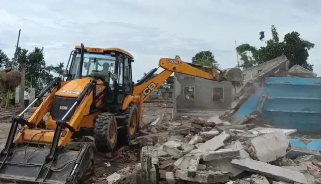 বিশ্বনাথৰ উচ্ছেদ অভিযানৰ পৰা ট্ৰাম্পৰ বিৰুদ্ধে প্ৰতিবাদলৈ, আজিৰ দিনটোৰ খবৰ… বিশ্বনাথৰ উচ্ছেদ অভিযানৰ পৰা ট্ৰাম্পৰ বিৰুদ্ধে প্ৰতিবাদলৈ, আজিৰ দিনটোৰ খবৰ…
