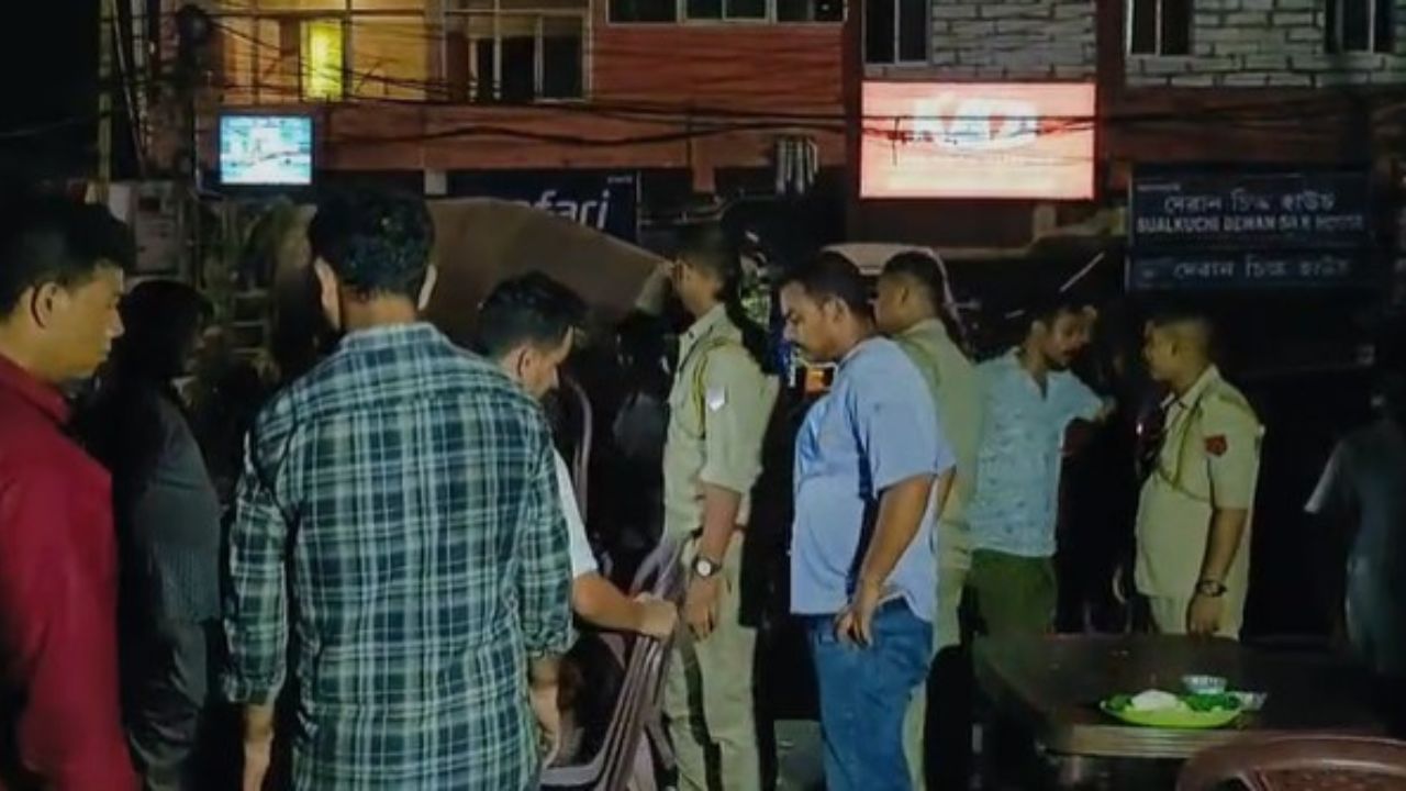 নিশা জালুকবাৰী আৰু গণেশগুৰিত GMC ৰ এটা দলে চলাইছে এই অভিযান। এই দোকান সমূহৰ পৰা সৃষ্টি হৈছে যথেষ্ঠ যান-জঁটৰ সমস্যা। যাৰ বাবে এতিয়া কঠোৰ হৈছে GMC, আনহাতে আজিৰে পৰা পুনৰ মহানগৰীৰ বিভিন্ন প্ৰান্তত চলিব উচ্ছেদ অভিযান।