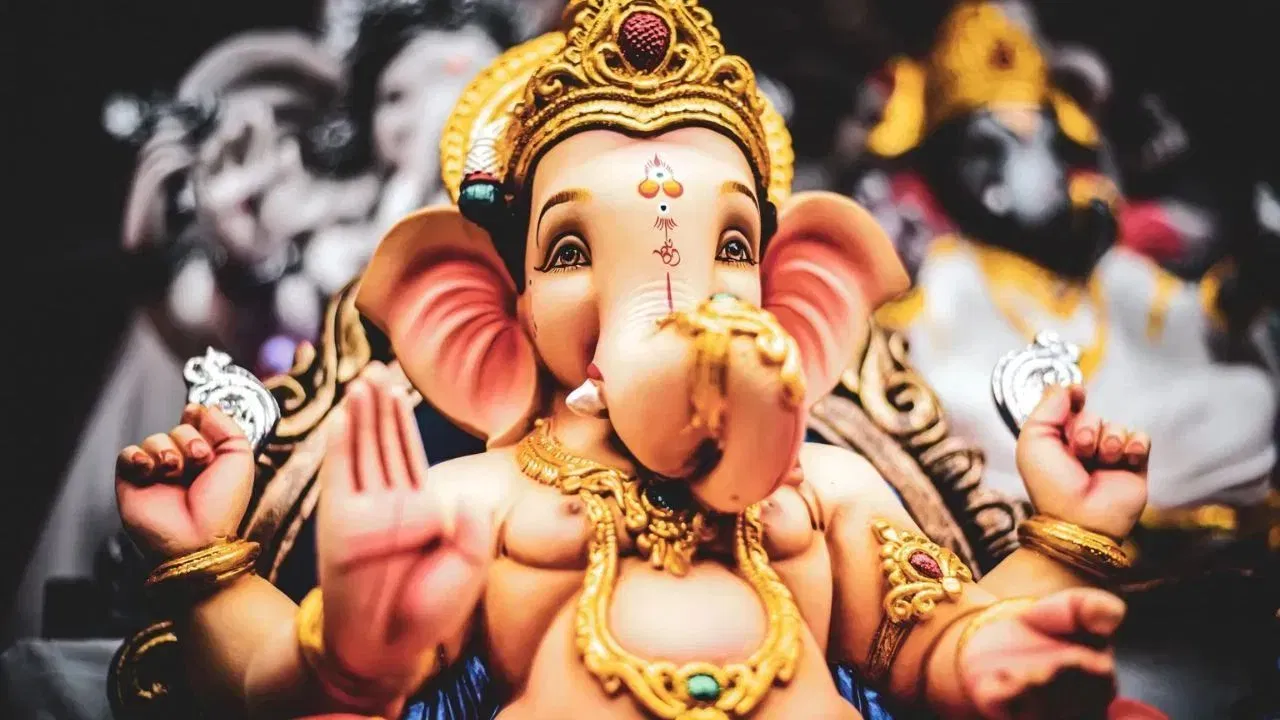Ganesh Chaturthi 2025: গণেশ চতুৰ্থীত এই ৫ ৰাশিৰ ফুলিব কপাল, লাভ কৰিব গণপতিৰ বিশেষ কৃপা! Ganesh Chaturthi 2025: গণেশ চতুৰ্থীত এই ৫ ৰাশিৰ ফুলিব কপাল, লাভ কৰিব গণপতিৰ বিশেষ কৃপা!