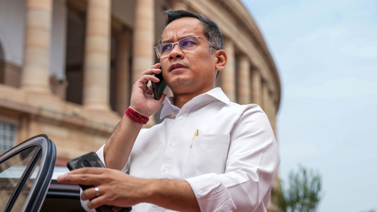কেন্দ্ৰই আজি লোকসভাত উত্থাপন কৰিব তিনিখন বিধেয়ক, এইলৈ গুৰুতৰ অভিযোগ সাংসদ গৌৰৱ গগৈৰ কেন্দ্ৰই আজি লোকসভাত উত্থাপন কৰিব তিনিখন বিধেয়ক, এইলৈ গুৰুতৰ অভিযোগ সাংসদ গৌৰৱ গগৈৰ