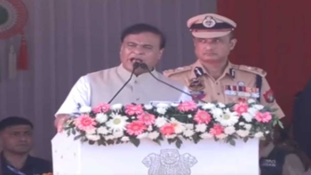 সকলোতে প্ৰকাশমান ৰাজ্য চৰকাৰে দিয়া প্ৰতিশ্ৰুতিৰ সফলতাঃ খানাপাৰাত পতাকা উত্তোলন কৰি ক’লে মুখ্যমন্ত্ৰীয়ে
